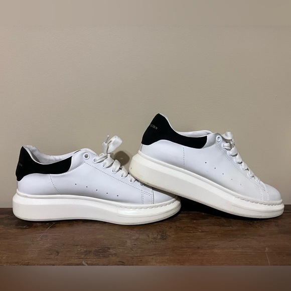 Alexander McQueen White and Gold Detail Sneakers - Picture 3 of 9